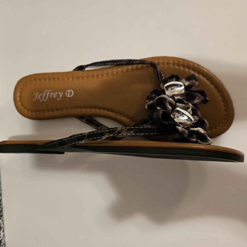 JEFFERY D Flip Flop Sandals Flower Decal in Animal Print w Silver Hardware Sz 7 - Picture 10 of 13